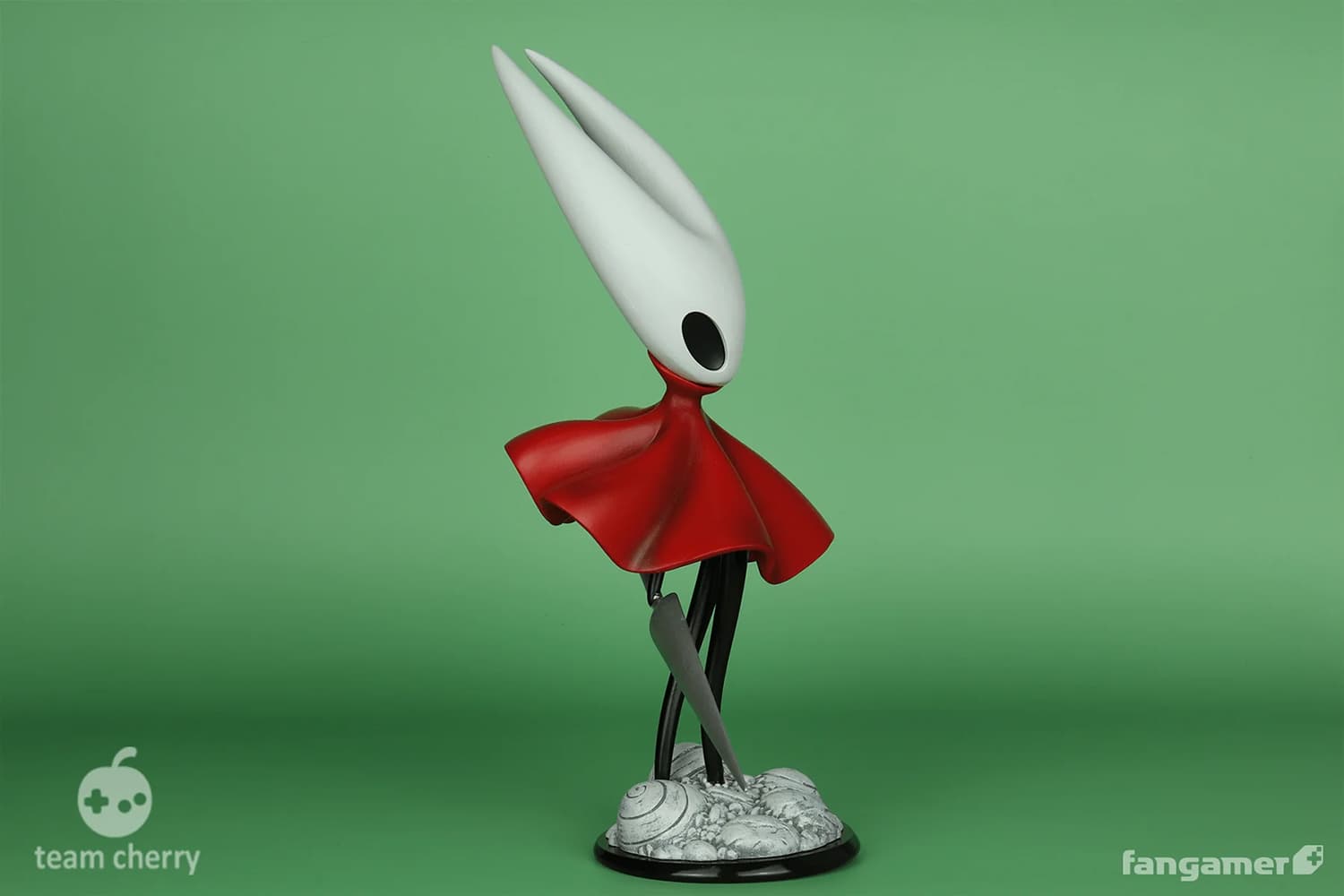 Hornet Resin Statue 24 cm