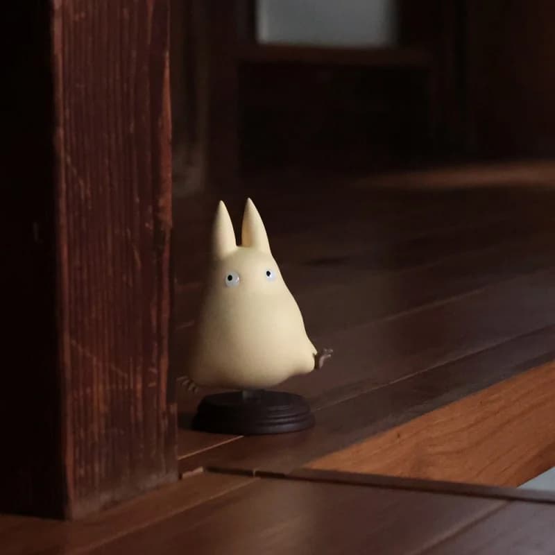 Small Totoro Running Pocket Statue 11 cm