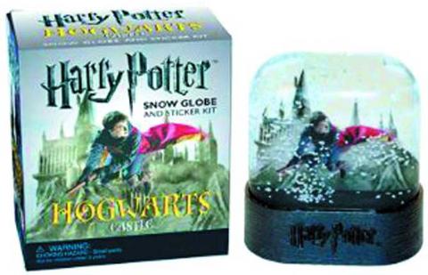 Kit: Harry Potter - Hogwarts Castle Snow Globe and Sticker Book