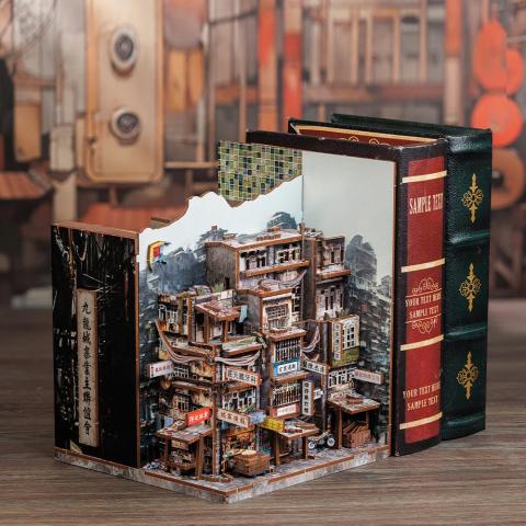 Twilight of the Warriors - Double Sided (Miniature/Book Nook)