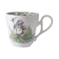 Totoro Floating on Green Leaf Mug 335 ml